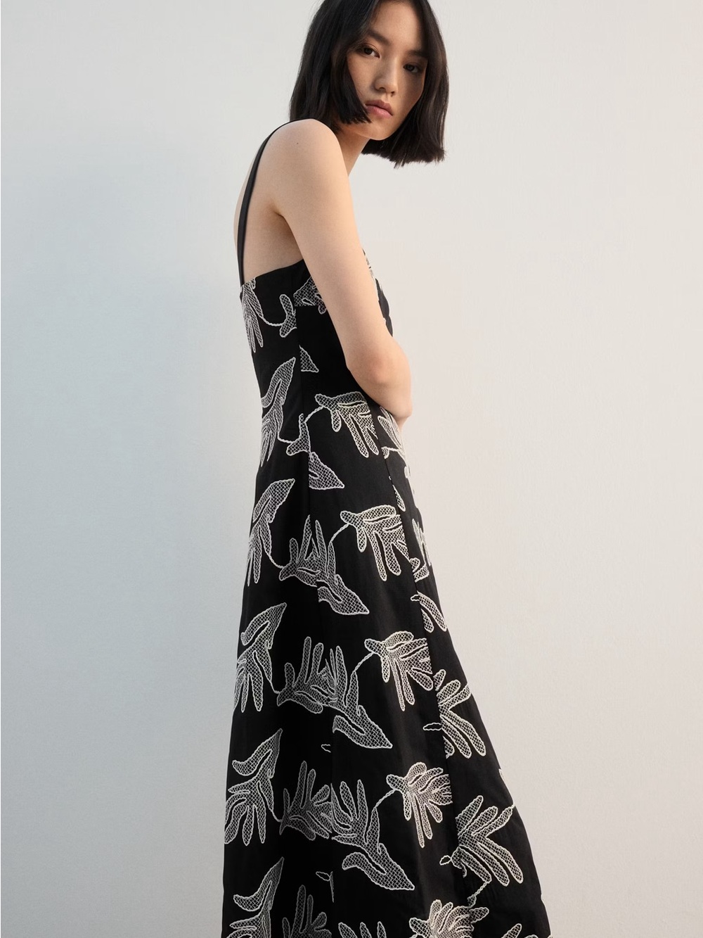 NWT (size 6) MANGO LORAL EMBROIDERY DRESS - Picture 7 of 11